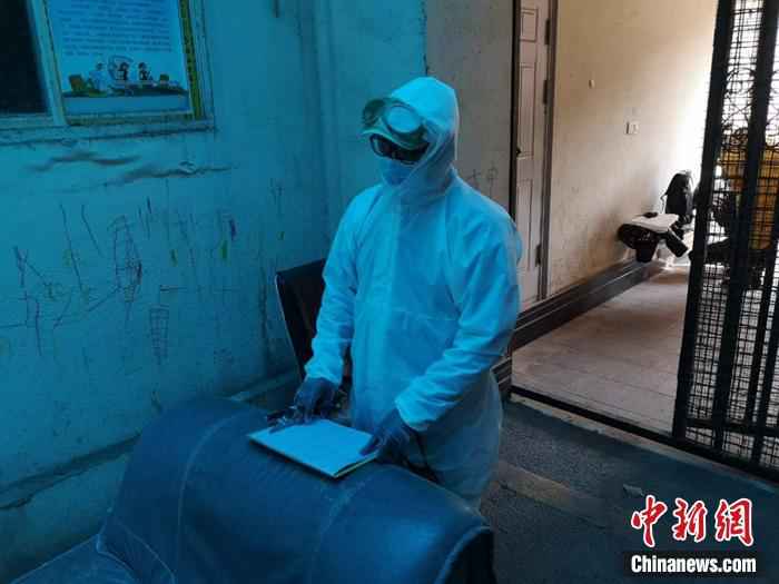 庄源在劳动社区,准备开始工作。受访者供图 下沉到社区的武汉木偶剧演员:工作中也曾被误解